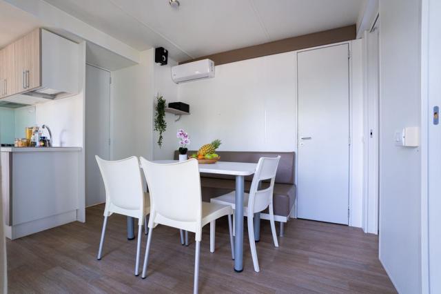 lodge-deluxe-dog-sala