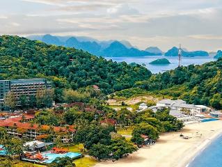 Holiday Villa Beach Resort