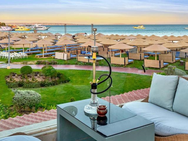 Pickalbatros White Beach resort