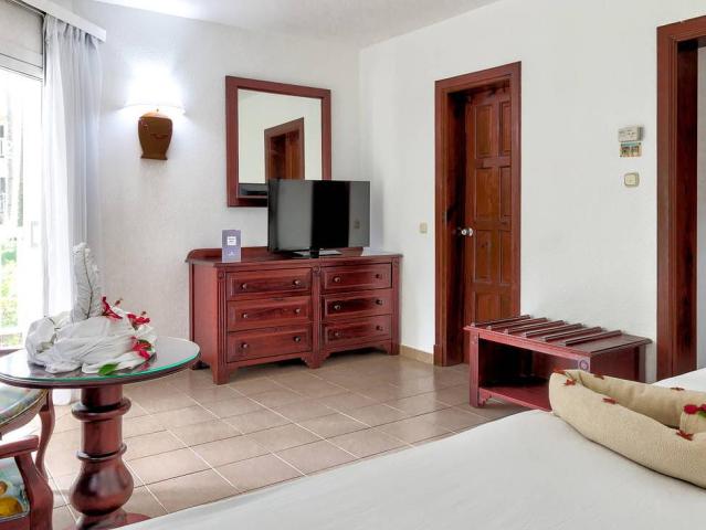 Playa Bachata Resort