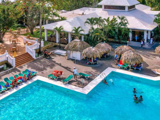 Playa Bachata Resort