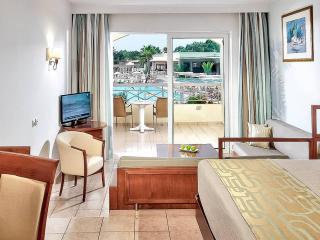 Kipriotis Maris Suites