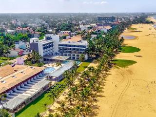 Goldi Sands