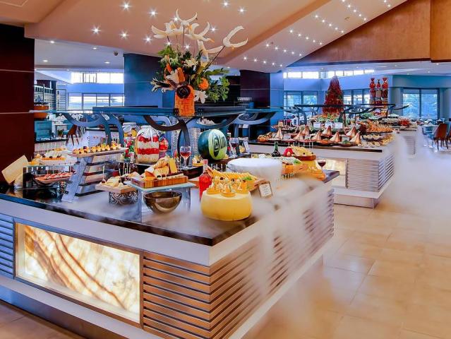 Limak Lara De Luxe Hotel & Resort