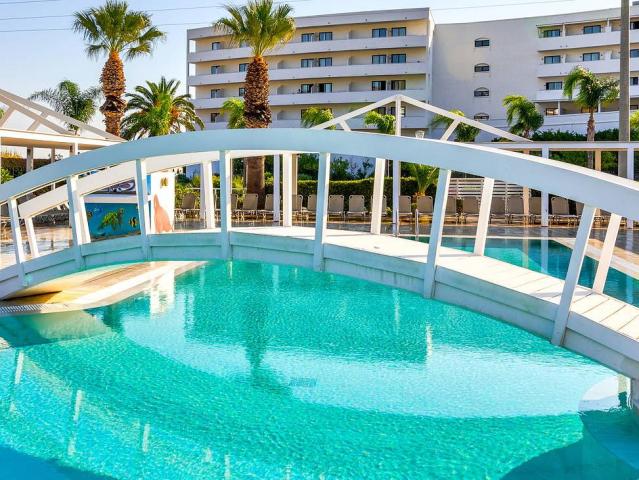 Lindos White & Suites