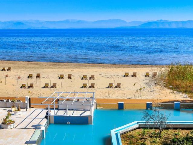 Cavomarina Beach