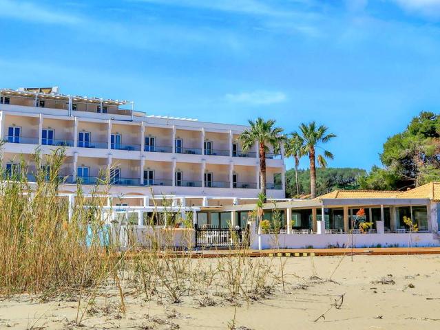 Cavomarina Beach