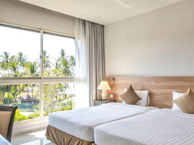 Kantary Beach