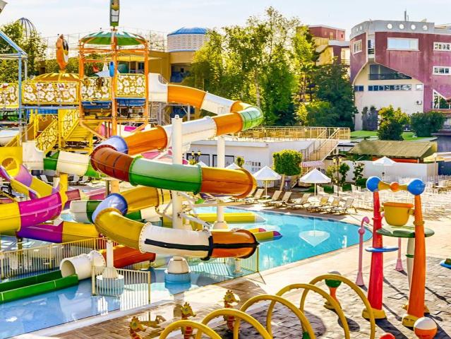 Club Aqua Plaza