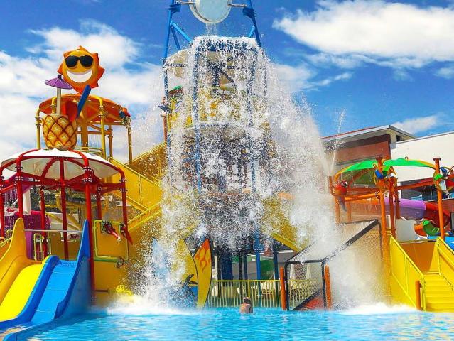 Club Aqua Plaza