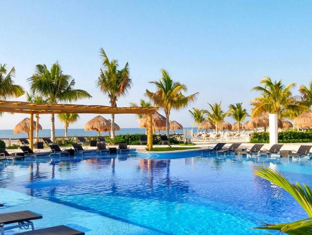 BlueBay Grand Esmeralda