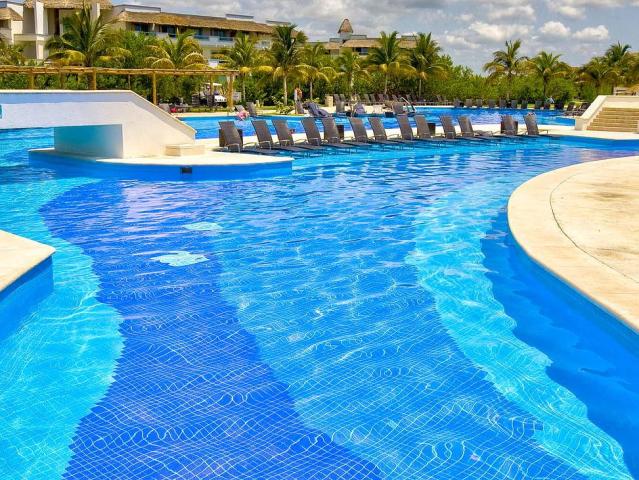 BlueBay Grand Esmeralda