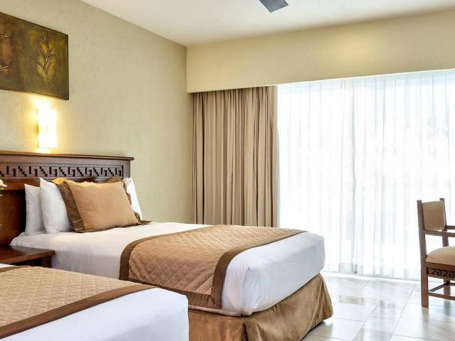 BlueBay Grand Esmeralda