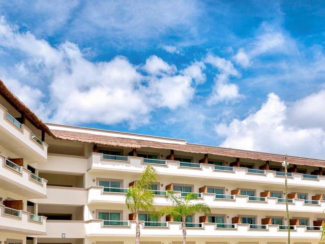 BlueBay Grand Esmeralda