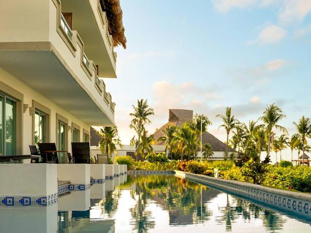 BlueBay Grand Esmeralda