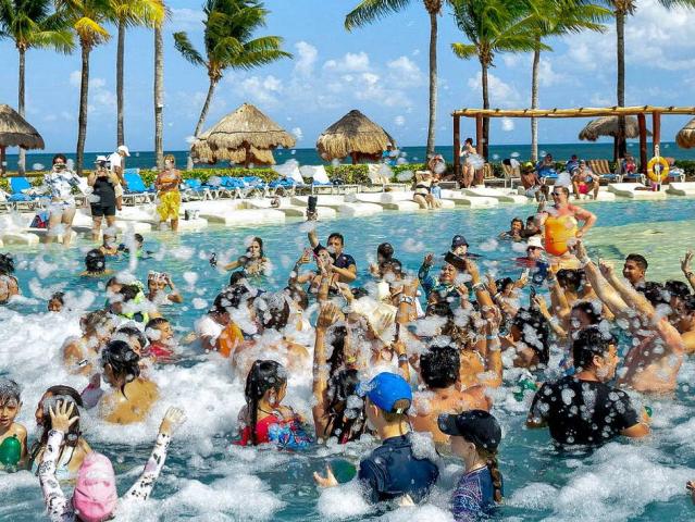 BlueBay Grand Esmeralda