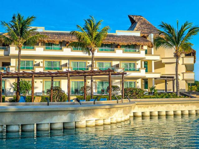 BlueBay Grand Esmeralda