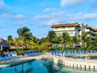 BlueBay Grand Esmeralda