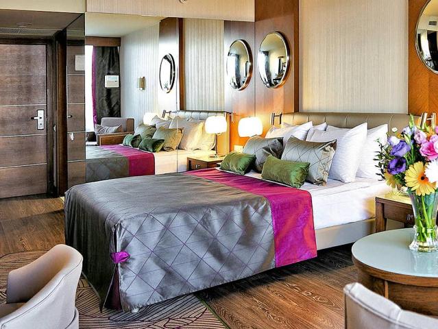 Side Star Elegance