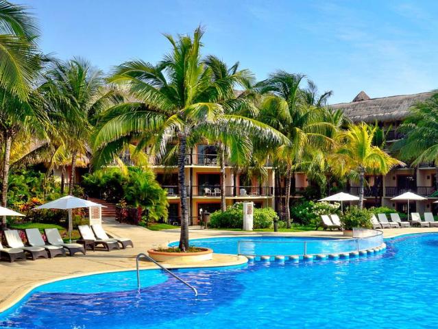 Catalonia Yucatan Beach