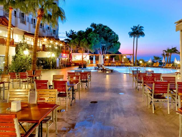 Anitas Beach Club