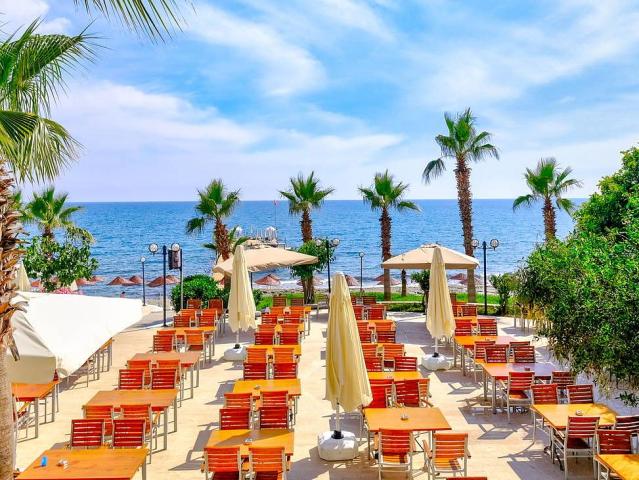 Anitas Beach Club