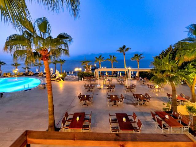 Anitas Beach Club