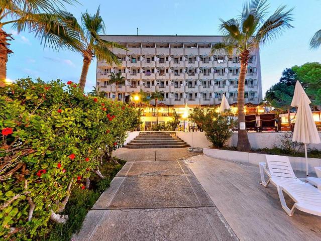 Anitas Beach Club