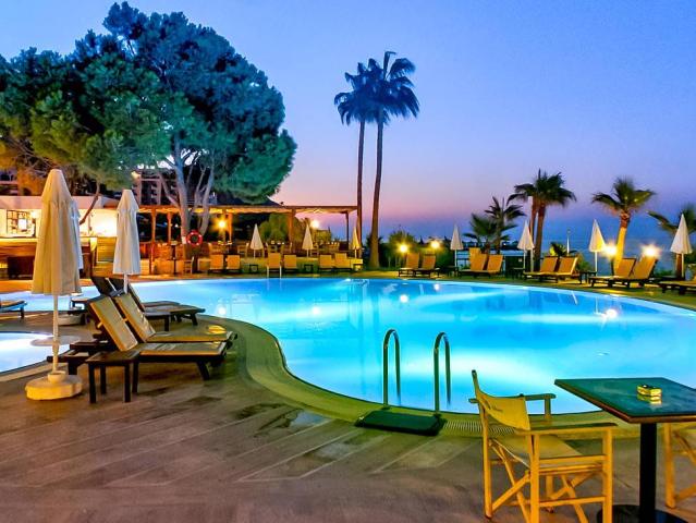 Anitas Beach Club