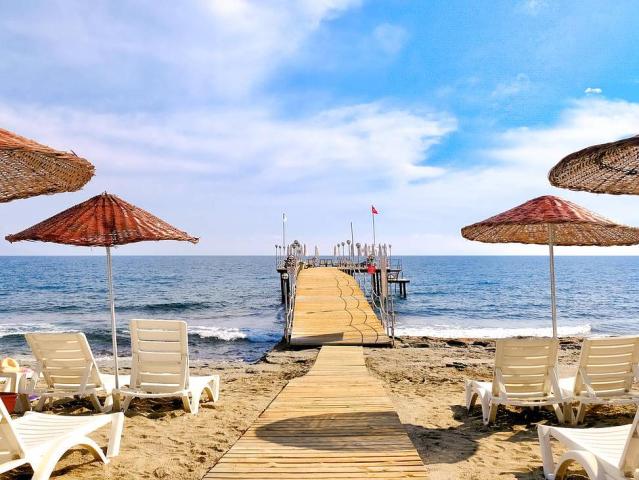 Anitas Beach Club
