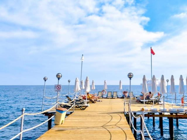 Anitas Beach Club