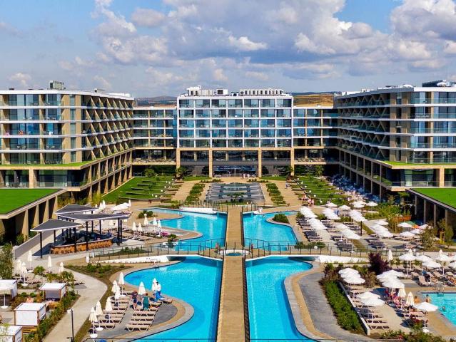 Wave Resort