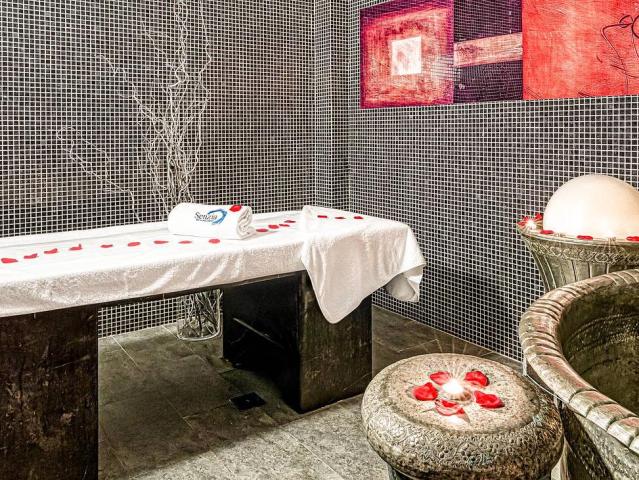 Senator Banús Spa