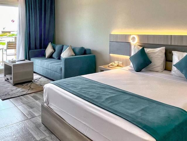 Sirena Beach Resort & Spa