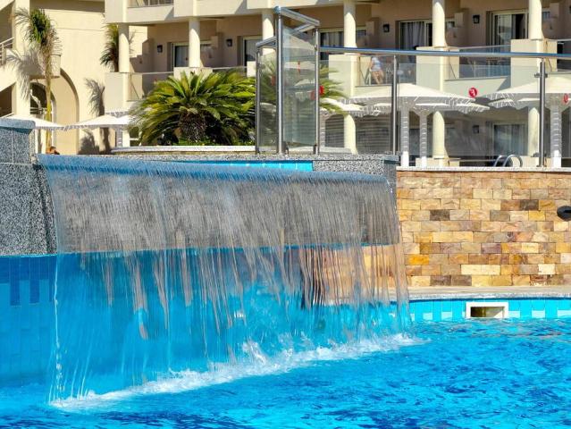 Sirena Beach Resort & Spa