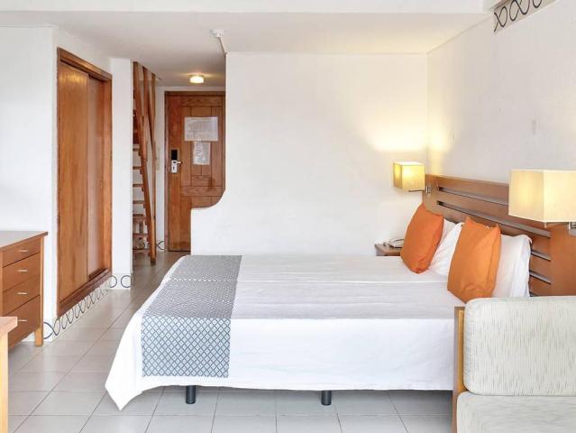Golden Club Cabanas