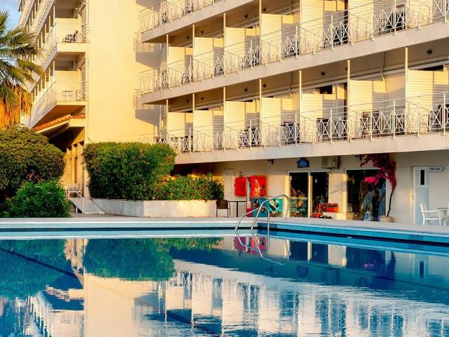 Calamos Beach Family Club