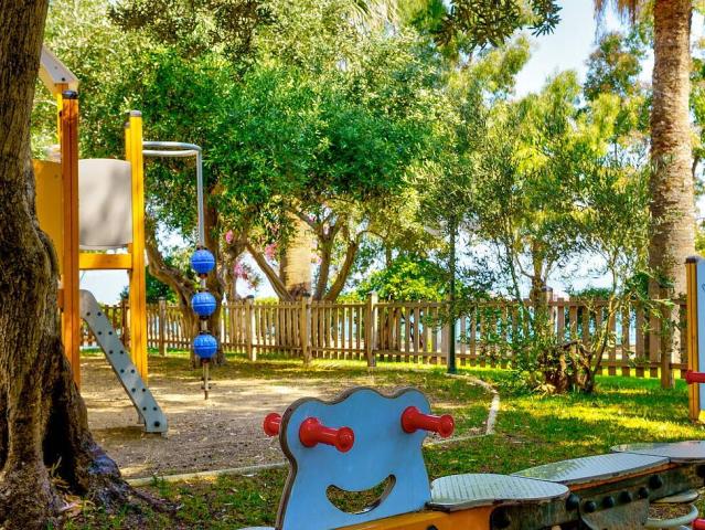 Calamos Beach Family Club