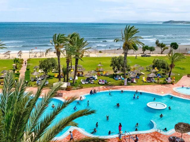 Itropika Beach