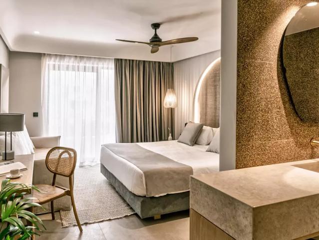 Paralos Venus Suites