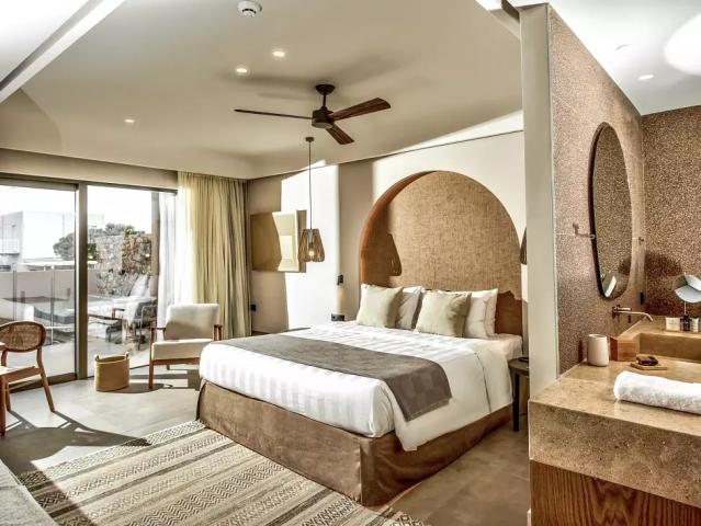 Paralos Venus Suites