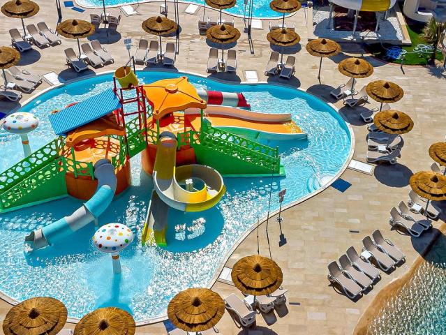 Amwaj Beach Club