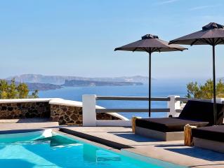 Mr and Mrs White Oia
