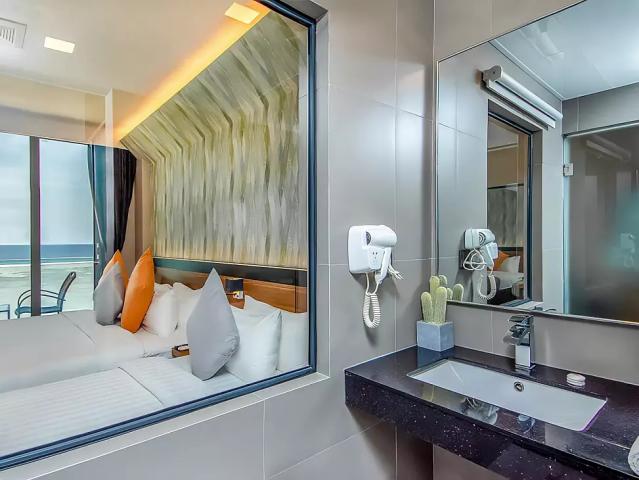 Triton Prestige Seaview