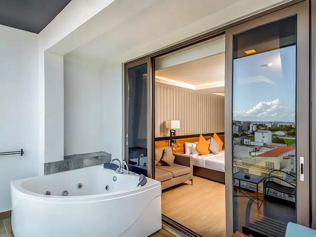 Triton Prestige Seaview