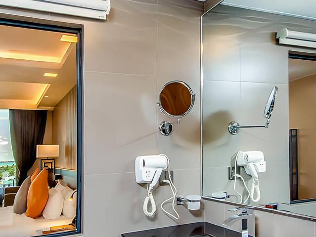 Triton Prestige Seaview