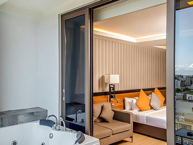 Triton Prestige Seaview