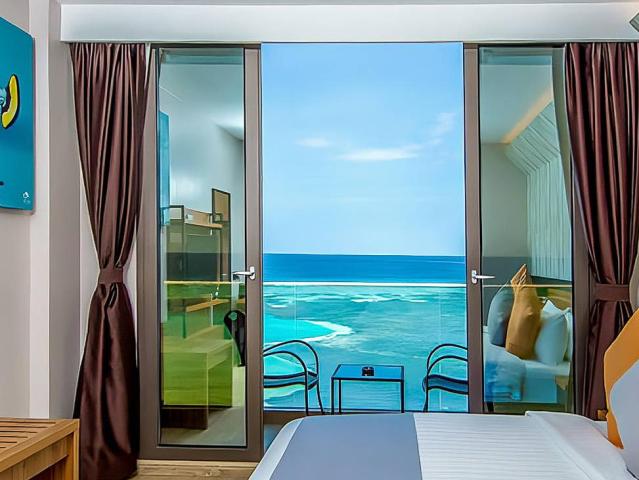 Triton Prestige Seaview