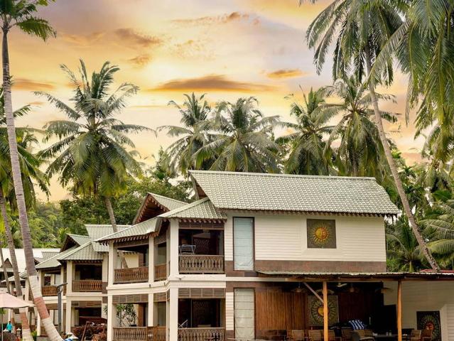 Sandyy Wavess Beach Resort