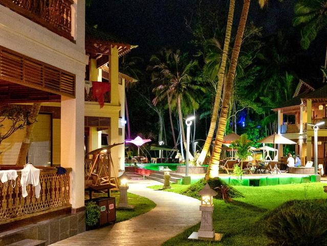 Sandyy Wavess Beach Resort
